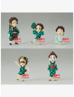 Anime Demon Slayer: Kimetsu No Yaiba World Collectible Figure Tanjiro Kamado Blind Box Figure
